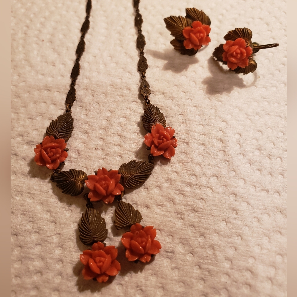 Vintage Gold Tone Necklace Set With Coral Roses.